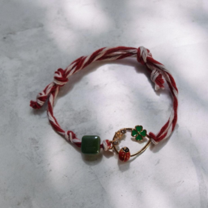 Alternative view of Χειροποίητο μαρτάκι Πράσινο τριφύλλι και Πράσινη τετράγωνη χάντρα