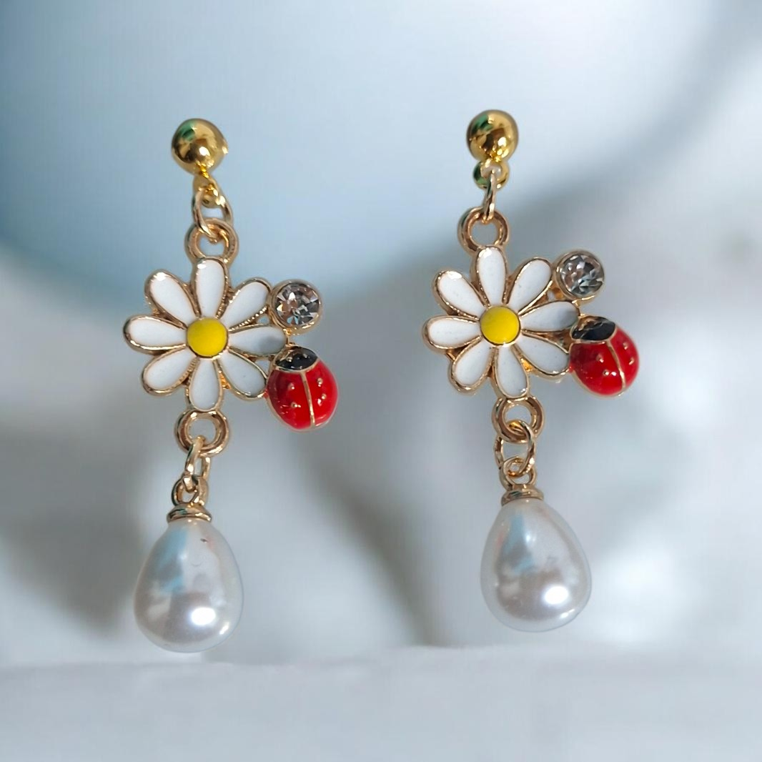 Σκουλαρίκια με λευκή μαργαρίτα πασχαλίτσα και λευκή πέρλα - Image 3