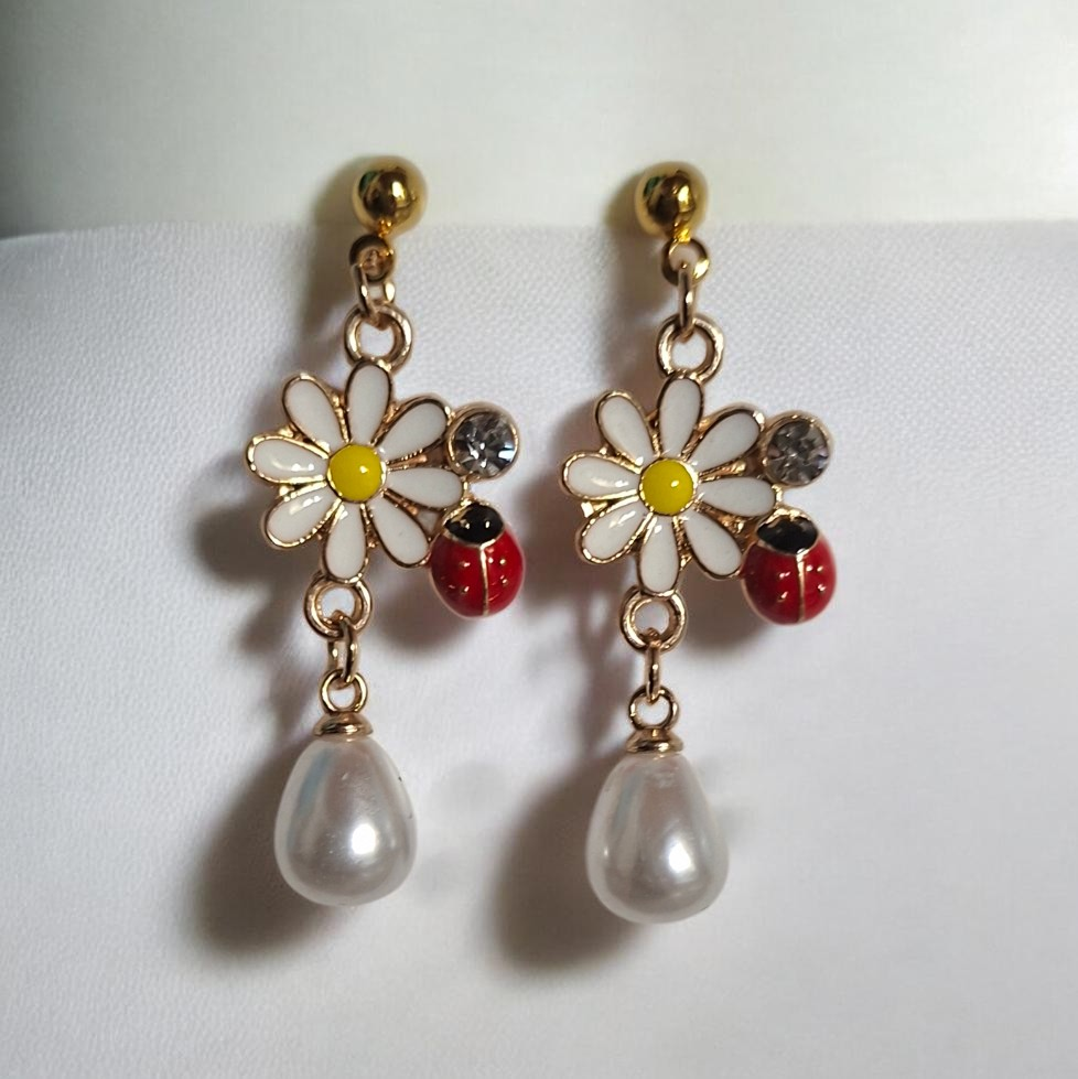 Σκουλαρίκια με λευκή μαργαρίτα πασχαλίτσα και λευκή πέρλα - Image 5