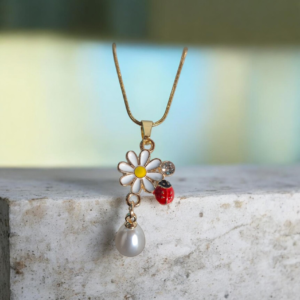 Alternative view of Σκουλαρίκια με λευκή μαργαρίτα πασχαλίτσα και λευκή πέρλα