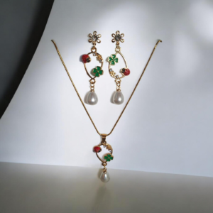 Alternative view of Σετ κολιέ μεταλλικό οβάλ  και κρεμαστά σκουλαρίκια με πασχαλίτσα και πράσινο τριφύλλι