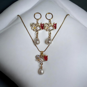 Σετ κολιέ μεταλλικό και κρεμαστά σκουλαρίκια καρδιά με πεταλούδα κόκκινη λευκή μαργαρίτα και πέρλαα