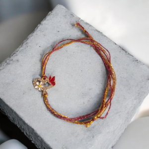 Alternative view of Βραχιόλι καρδιά με κόκκινη πεταλούδα με κορδόνι χρυσό κόκκινο