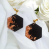 Χειροποίητα κρεμαστά σκουλαρίκια εξάγωνα μαύρο με φύλλα χαλκού